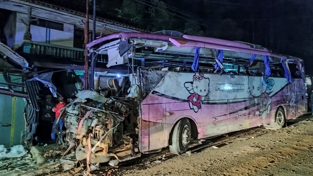 Sopir Bus Maut yang Tabrak Rumah di Ciamis Kabur Kini Diburu Polisi (56084)