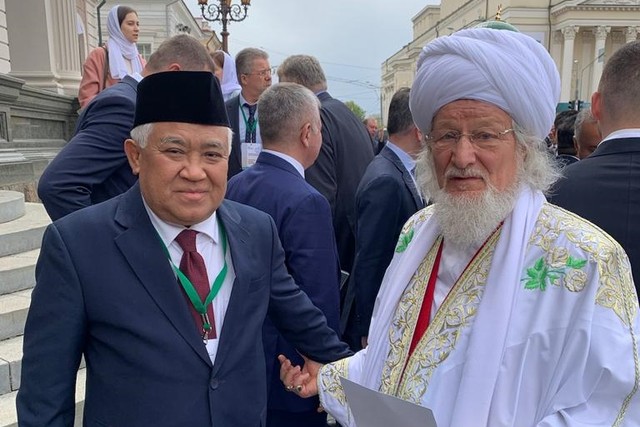 Din Syamsuddin bersama Grand Mufti of Russia Shaikh Talgat Tadzhuddin. Foto: Dok. Istimewa