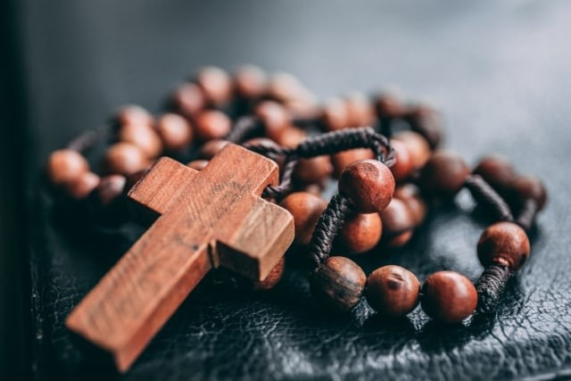 Ilustrasi rosario, renungan katolik. Foto: pixabay