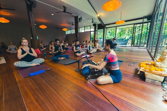 Aneka Yoga di Bali Spirit Festival: Sound Healing hingga Terapi Air (104619)