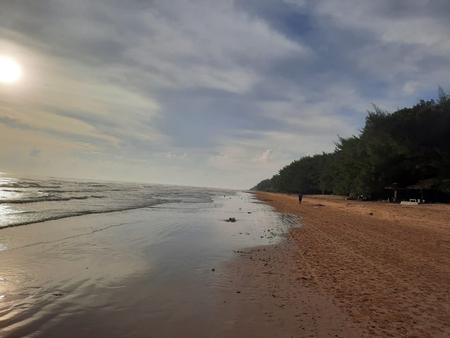 Semilir angin di Pantai Lembang (Dok. Pribadi)