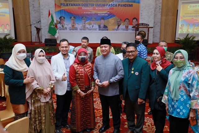 Gubernur Sumsel membuka Pekan Ilmiah Tahunan (PIT) Perhimpunan Dokter Umum Indonesia (PDUI) di Palembang. (Foto: Humas Pemprov Sumsel)