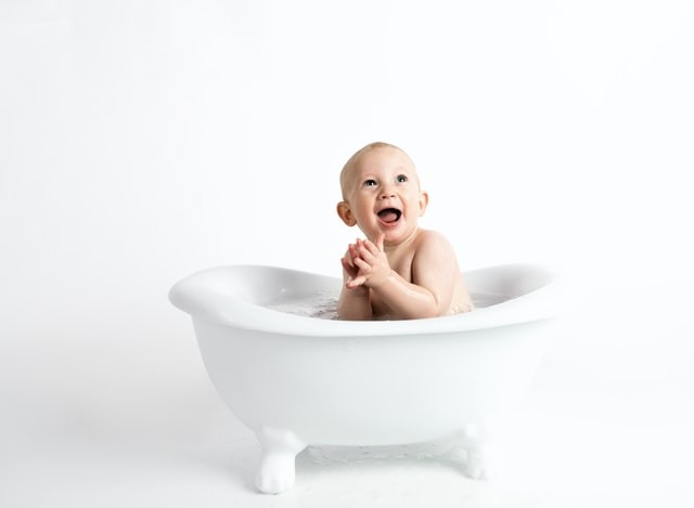 Jam Mandi yang Baik untuk Bayi agar Tidak Masuk Angin Menurut Dokter Anak (44465)