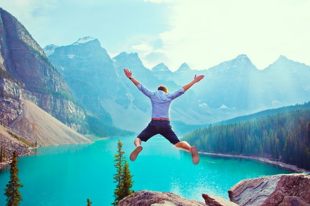 Ilustrasi lompat jongkok. Sumber: unsplash.com