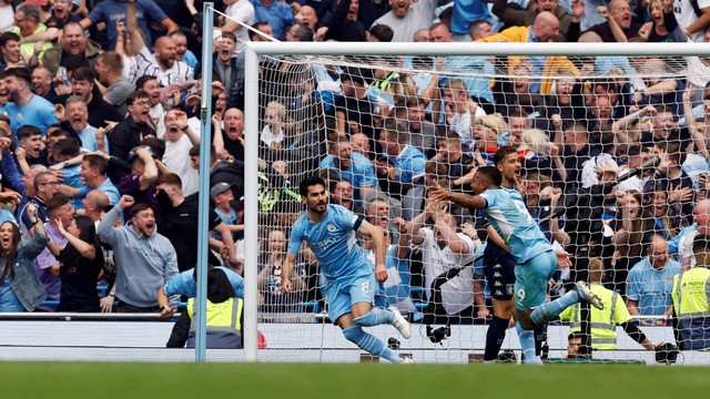 Suporter Man City Serbu Lapangan Usai Juarai Liga Inggris dengan Dramatis (351720)