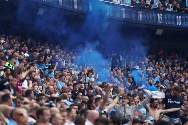 Suporter Man City Serbu Lapangan Usai Juarai Liga Inggris dengan Dramatis (351722)