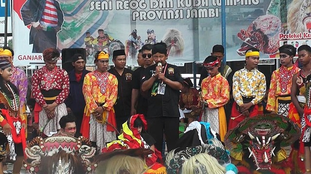 Seniman Tim Kawulo Alit di Jambi Dukung Ganjar Pranowo Presiden 2024 (37695)