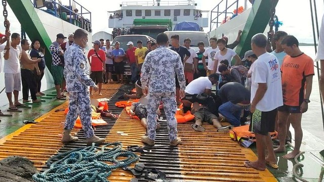 Kapal Feri di Filipina Terbakar, 7 Orang Tewas (53032)