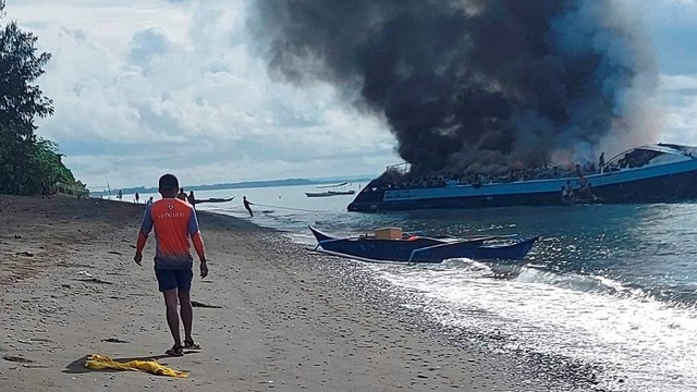 Kapal Feri di Filipina Terbakar, 7 Orang Tewas (53031)