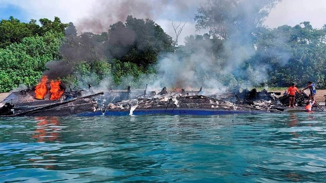 Kapal Feri di Filipina Terbakar, 7 Orang Tewas (53030)