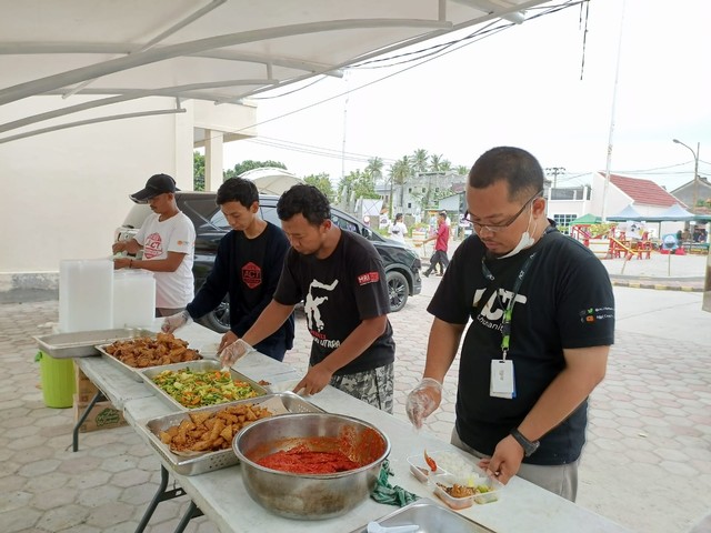 Aksi Cepat Tanggap menyiapkan 300 paket makan siap saji di acara Gebyar Pemuda Mauk 2022