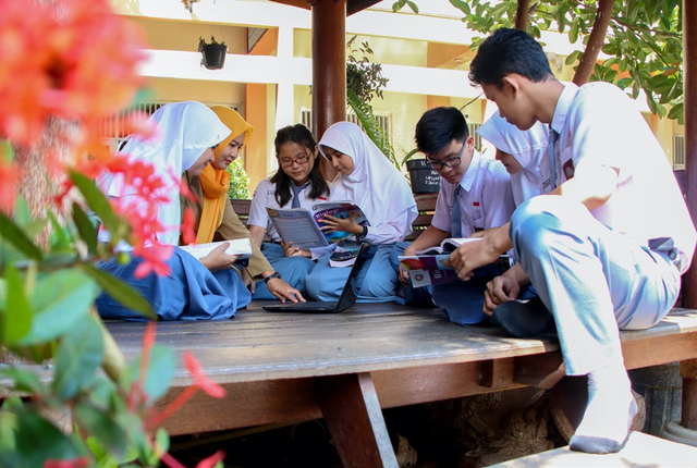 Ilustrasi pendaftaran sekolah melalui jalur zonasi. Foto: unsplash.com/isengrapher