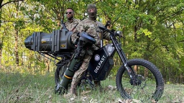 Sepeda listrik ELEEK dan Delfast yang dipakai pasukan Ukraina selama operasi militer. Foto: Twitter/@HillridgeOSINT