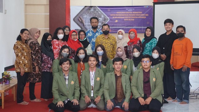 sumber : Mahasiswa KKN-T MBKM UPN "Veteran" Jawa Timur yakni Kelompok 149 mengadakan kegiatan Sosialisasi Digital Marketing 
