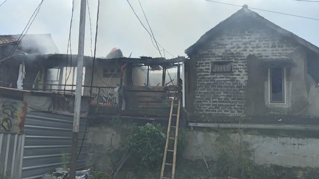 Satu Rumah Warga di Cianjur Terbakar (38464)