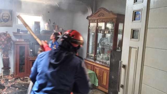 Satu Rumah Warga di Cianjur Terbakar (38466)