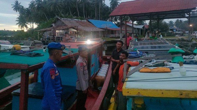 Polisi Simeulu, Aceh mengamankan dua kapal nelayan asal Nias, Sumatera Utara yang tidak memiliki dokumen lengkap. Dok. Polda Aceh 