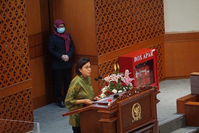 Menkeu Sri Mulyani menyampaikan pandangan pemerintah pada Rapat Paripurna di Gedung DPR RI, Jakarta, Selasa (24/5/2022). Foto: Jamal Ramadhan/kumparan