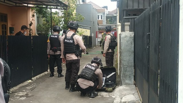 Benda diduga bom di Jalan Antapani, Kota Bandung, Selasa (24/5/2022). Foto: Dok. Istimewa