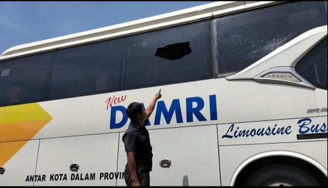 Bus Damri Sintang-Pontianak Diduga Ditembaki, Teror Tiap Jam 02.30 Dini Hari (110536)
