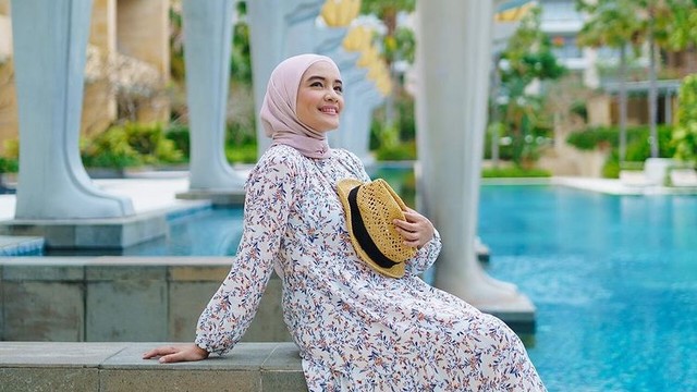 Artis yang punya lesung pipi. Foto: Instagram.com.intan_nuraini23