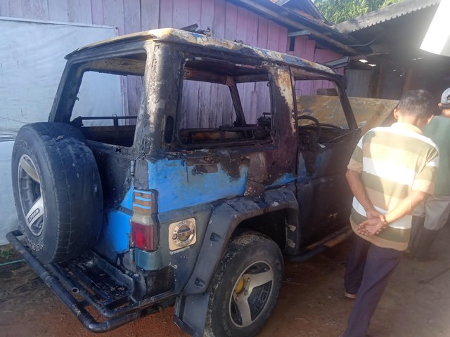 Sebuah mobil Daihatsu Feroza warna biru Sadirman warga Jl. A. Yani RT. 02 Desa Bumi Harjo. Foto: IST