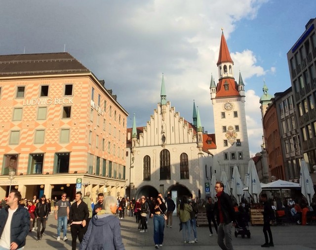 Bangunan Marienplatz di Muenchen, Jerman (Sumber Foto: Vani Berliana)