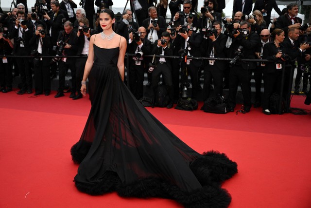 Sara Sampaio menghadiri Festival Film Cannes edisi ke-75 di Cannes, Prancis. Foto: CHRISTOPHE SIMON / AFP