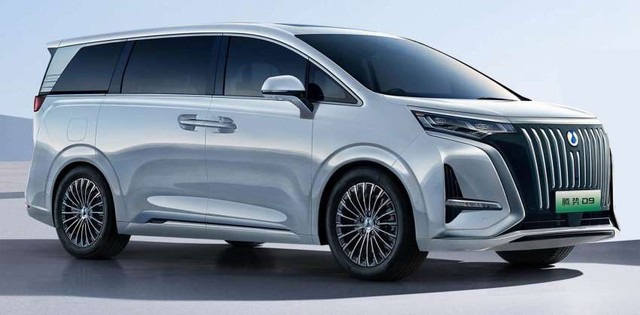 Denza D9, MPV premium asal China yang mirip seperti Toyota Alphard. Foto: Dok. Paultan