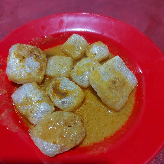 Sabar Mengantre Demi Makan Nasi Padang di Warung Legendaris Lapau Nasi Jaya (245299)