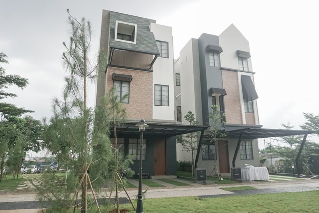 Proyek pembangunan perumahan Synthesis Huis di kawasan Cijantung, Jakarta, Rabu (25/5). Foto: Iqbal Firdaus/kumparan