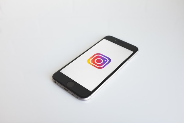 Ilustrasi cara beriklan di instagram. Foto. dok. Kenny Eliason (Unsplash.com).