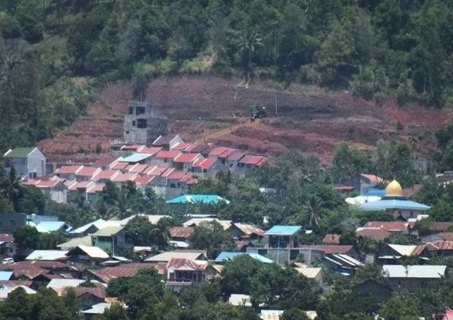 Pembukaan ruang di wilayah perbukitan Kota Ternate, Maluku Utara. Foto: Nurkholis Lamaau/cermat