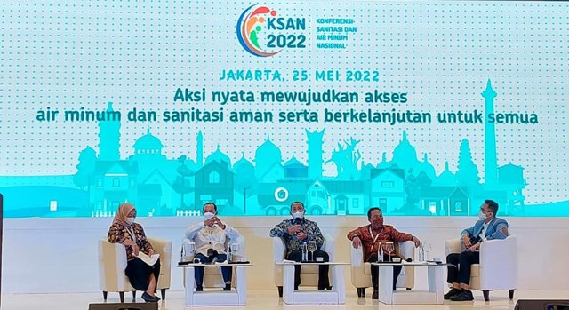 Wali Kota Ternate, Tauhid Soleman, saat memberikan gambaran terkait pengelolaan air bersih pada Konferensi Sanitasi dan Air Minum Nasional di Jakarta. Foto: Istimewa