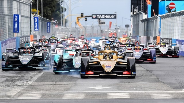 Situasi balapan Formula E (Ilustrasi). Foto: AFP/Andreas Solaro.