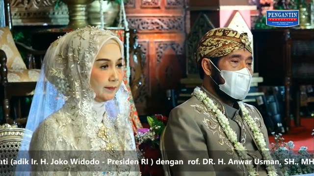 Suasana pernikahan Ketua MK Anwar Usman dan adik bungsu Jokowi, Idayati, di Graha Saba Buana Solo, Jawa Tengah, Kamis (26/5/2022). Foto: Youtube/Wedding Organizer Pengantin Production Yogyakarta