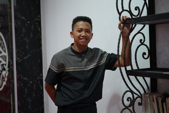 Iqbal, Si Jago Bahasa Inggris Peraih Medali Olimpiade Tingkat ASEAN dan Dunia (200640)