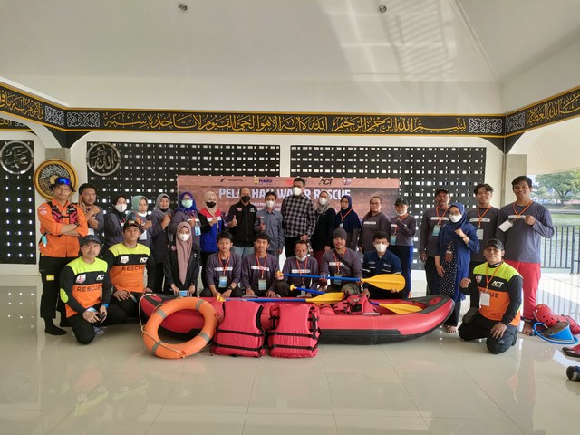 Foto bersama Pembukaan Training Water Rescue