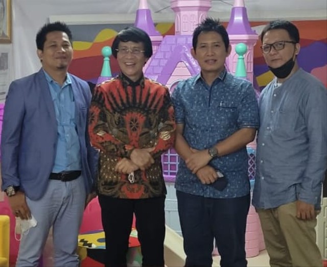 Tim kuasa hukum Winda saat berjumpa dengan Kak Seto. Foto : Istimewa