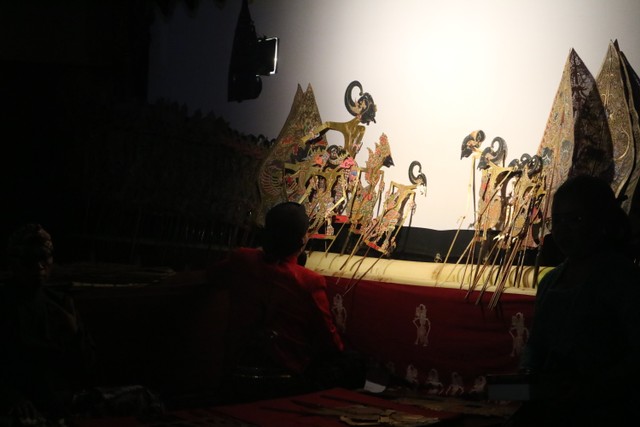 Pergelaran wayang kulit Yogyakarta bertajuk “Gendero Jati Waseso” yang didalangi oleh Ki Sukandar Winarto pada Minggu, 22 Mei 2022 di Museum Wayang, Kota Tua. FOTO: Annisa Dyah Novia Arianto