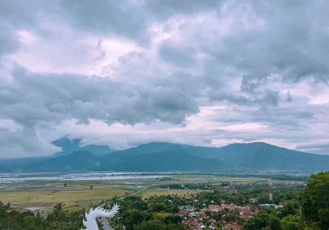 Tiket Masuk Eling Bening, Foto: Unsplash/Condro Wiyono