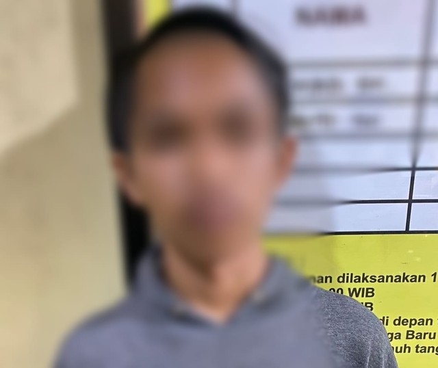AP menjalani proses hukum di POlres Cirebon Kota.(Juan)
