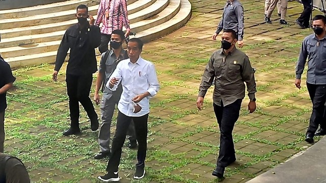 Presiden Jokowi mengunjungi Taman Balekambang, Solo, Kamis (26/05/2022). FOTO: Agung Santoso