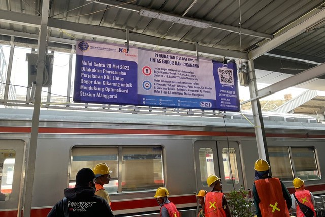 Ragam Respons Warga Soal Penyesuaian Jalur KRL di Stasiun Manggarai (4)