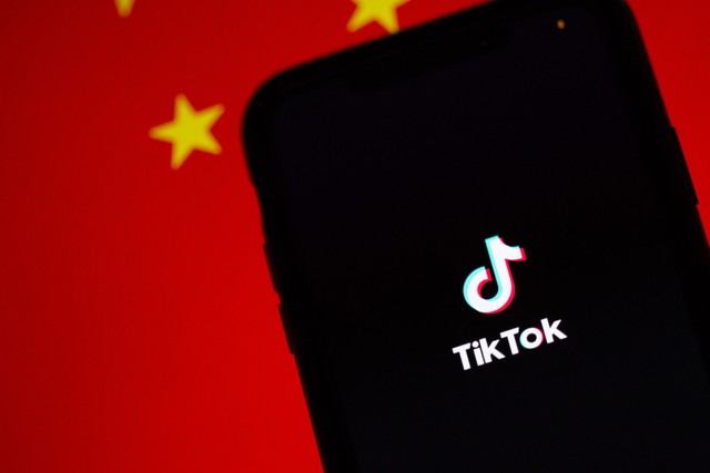 Ilustrasi TikTok. Foto: Solen Feyissa/Unsplash