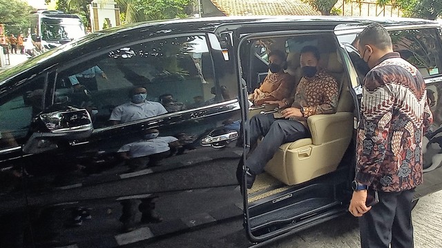 Kapolri Jenderal Pol Listyo Sigit Prabowo di lokasi pernikahan adik Jokowi-Ketua MK. FOTO: Agung Santoso 