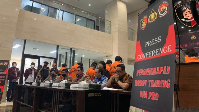 Jumpa pers kasus robot trading DNA Pro di Bareskrim Polri, Jakarta Selatan, Jumat (27/5/2022). Foto: Nugroho GN/kumparan