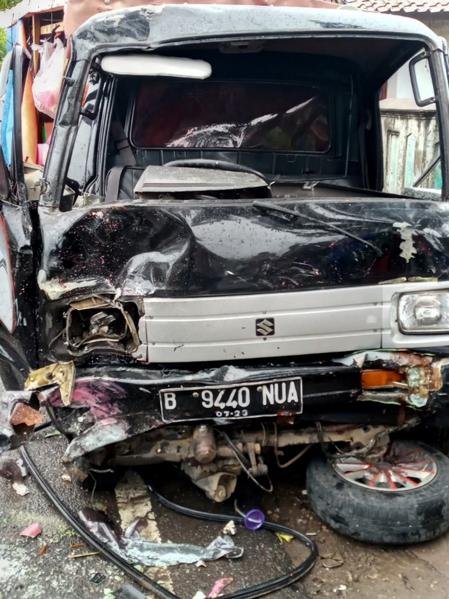 Kecelakaan 2 motor, bis dan mobil pickup di Serang, Banten, Sabtu (28/5). Foto: Dok. Istimewa