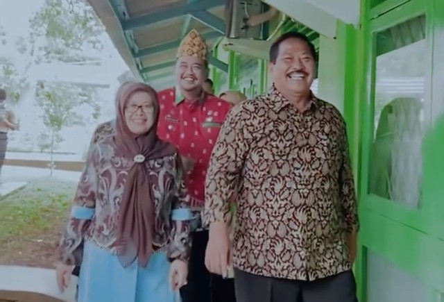 Mantu Jokowi Datangi SMAN 9 Bandar Lampung Setelah Lulus 13 Tahun Lalu (1)