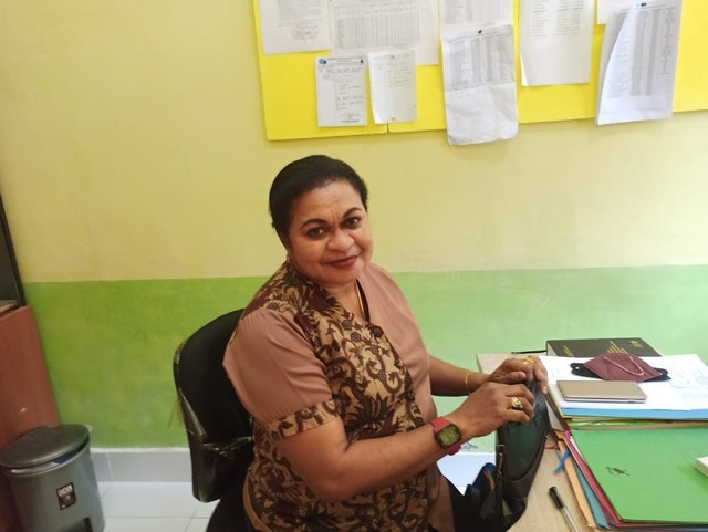 Plt Kepala Dinas Kesehatan, Mathina Atanay 